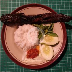 Nasi Lele Bakar  Lalap