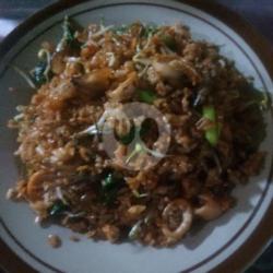 Nasgor Biasa Putih / Merah   Krupuk  Sosis   Es Teh (paket Spesial)