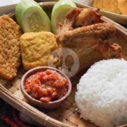 Paket Nasi Putih Dan Ayam Goreng Garing