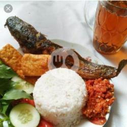 Penyetan Ikan Lele   Es