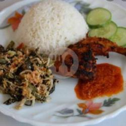 Nasi Urap-urap Ayam Bakar