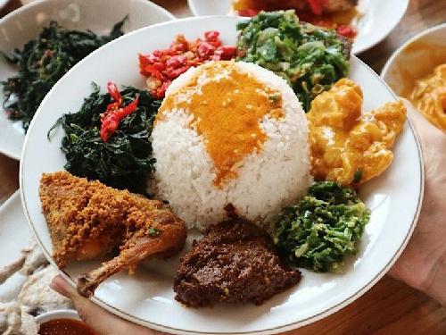 Warung Awla, Stasiun