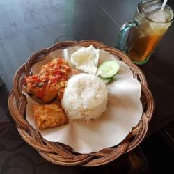 Ayam Jingkrak/pecak Komplit