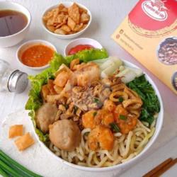 Mie Ayam Seafood Spesial Pentol Urat