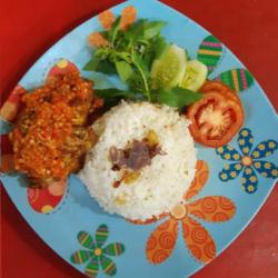 Nasi Uduk Ayam Geprek Maknyoss