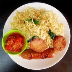 Mie Goreng Hot Jeletot   Sosis   2 Nugget