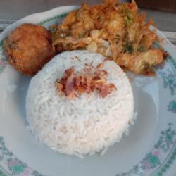 Nasi Uduk Telur Dadar Perkedel