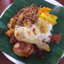 Nasi Rames Ayam Kare Telor Bali