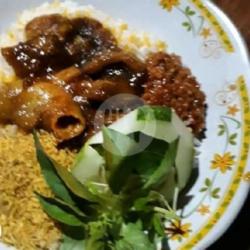 Sego Usus   Lalapan   Sambel Korek   Srundeng