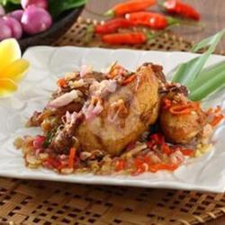 Ayam Goreng   Ikan Asin   Sambal (tanpa Nasi)