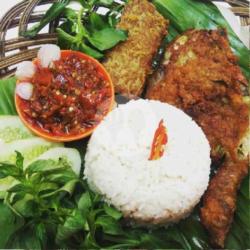 Nasi Ayam Penyek Tempe/tahu   Lalapan