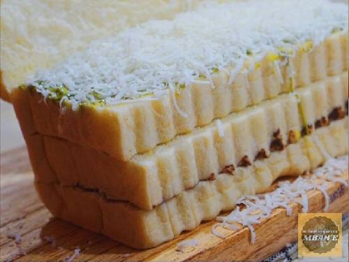 Roti Bakar & Kukus Mbah E, Perum. Griya Azka - GoFood