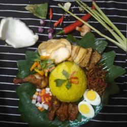 Nasi Kuning Paru Ayam