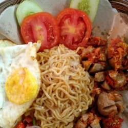 Mie Goreng Double Setan Toping Sosis   Telor Ceplok