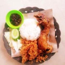 Nasi Kepala Ayam,tempe, Kremesan