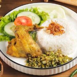 Nasi Box Ayam Sayap Goreng