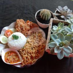 Paket Ayam Geprek   Indomi Goreng