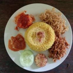 Nasi Kuning Telur Bumbu Bali