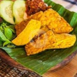 Lalapan Tempe Tahu