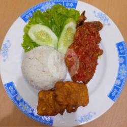 Paket Nasi Ayam Goreng Sambal Geprek Merah