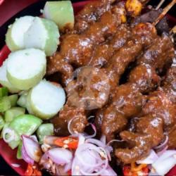 Sate Ayam Dan Lontong