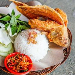 Nasi Nila Kremes