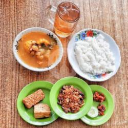 Nasi, Sayur Asem, Empal Dower, Tempe / Tahu