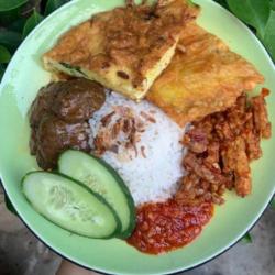 Nasi Uduk Telor Dadar Jengkol