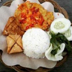 Nasi Penyetan Telur Tahu Tempe