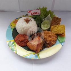 Lalapan Ayam Goreng   Tahu Tempe