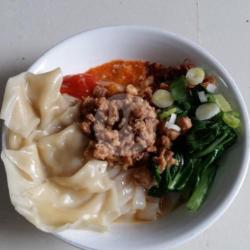 Kwetiaw Ayam Pangsit Rebus