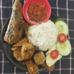 Nasi Lalapan Ikan Goreng