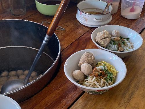 BAKSO KIKIL DAN MIE AYAM CANDU