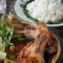 Nasi Ayam Pecel Paha Maknyonyoii