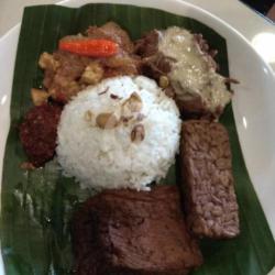 Nasi Gudeg Krecek   Tempe   Tahu Bacem