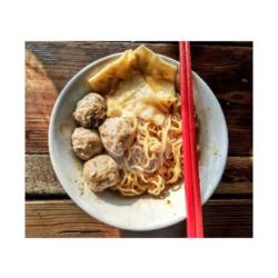 Mie Yamin Bakso Halus   Pangsit