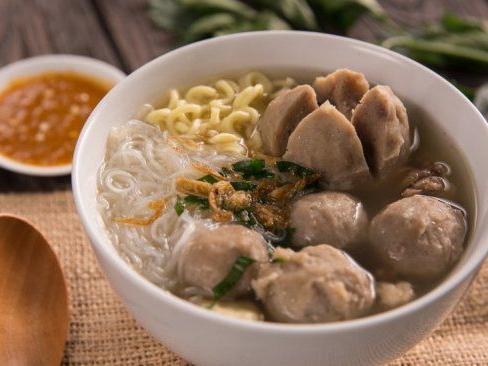 BAKSO SOLO DAN MIE AYAM OM RUSDI, KM 5,5, GRAHA INDAH PGRI