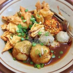 Bakwan Komplit Bakso, Mie, Siomay, Pangsit Goreng, Tahu