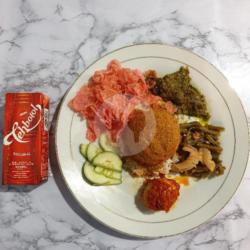 Nasi Bungkus Telur Sambal Merah   Teh Kotak