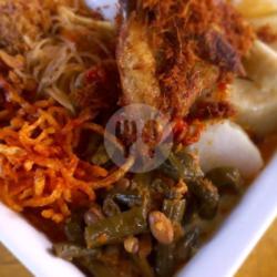 Lontong Medan   Ayam Serundeng