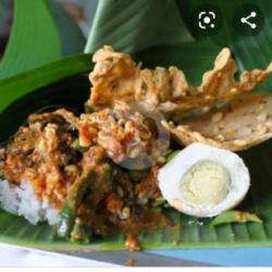 Pecel Telur Asin