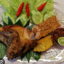 Ayam Lalapan Tahu Tempe Sambel