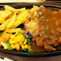 Chicken Steak With Saus Black Pepper