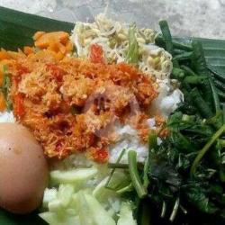 Nasi Urap Telur Utuh