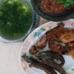 Nasi Sayur Bayam Ikan Mujaer Goreng