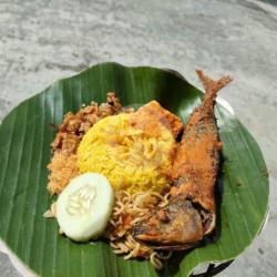 Nasi Kuning Ikan Bumbu Bali