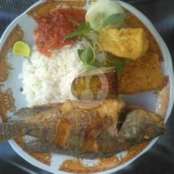 Nasi Penyetan Mujair Tahu Tempe