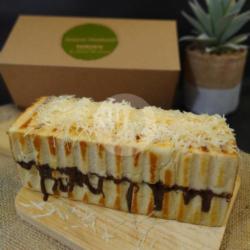 Roti Bakar Khas Bandung Coklat Crunchy Keju