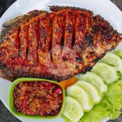 Mujair Nila Bakar   Nasi   Sambal   Lalapan