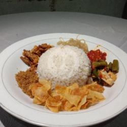 Nasi Gurih Telur Bulat